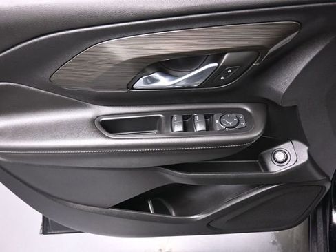 Used 2023 GMC Terrain SLE w/ Driver Convenience Package image 13