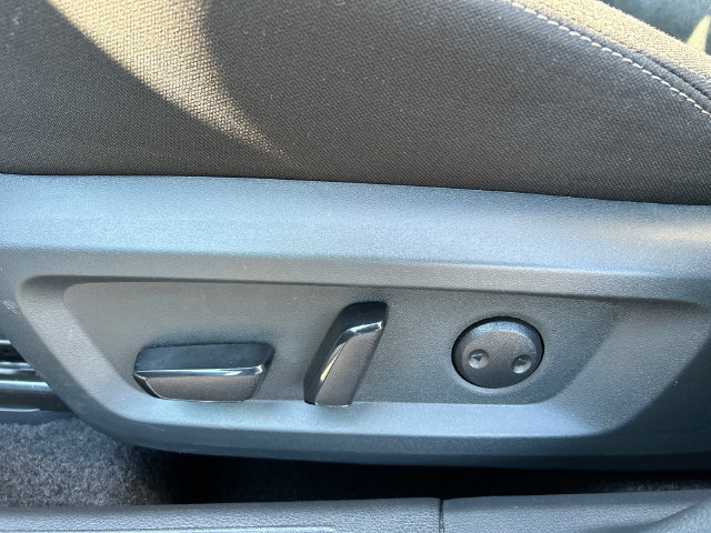 Certified 2025 Nissan Rogue SV AWD/4WD image 14