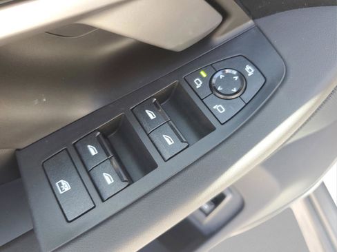 Used 2025 BMW i5 eDrive40i w/ Premium Package image 18