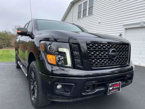 Used 2018 Nissan Titan SV w/ SV Convenience Package image 47