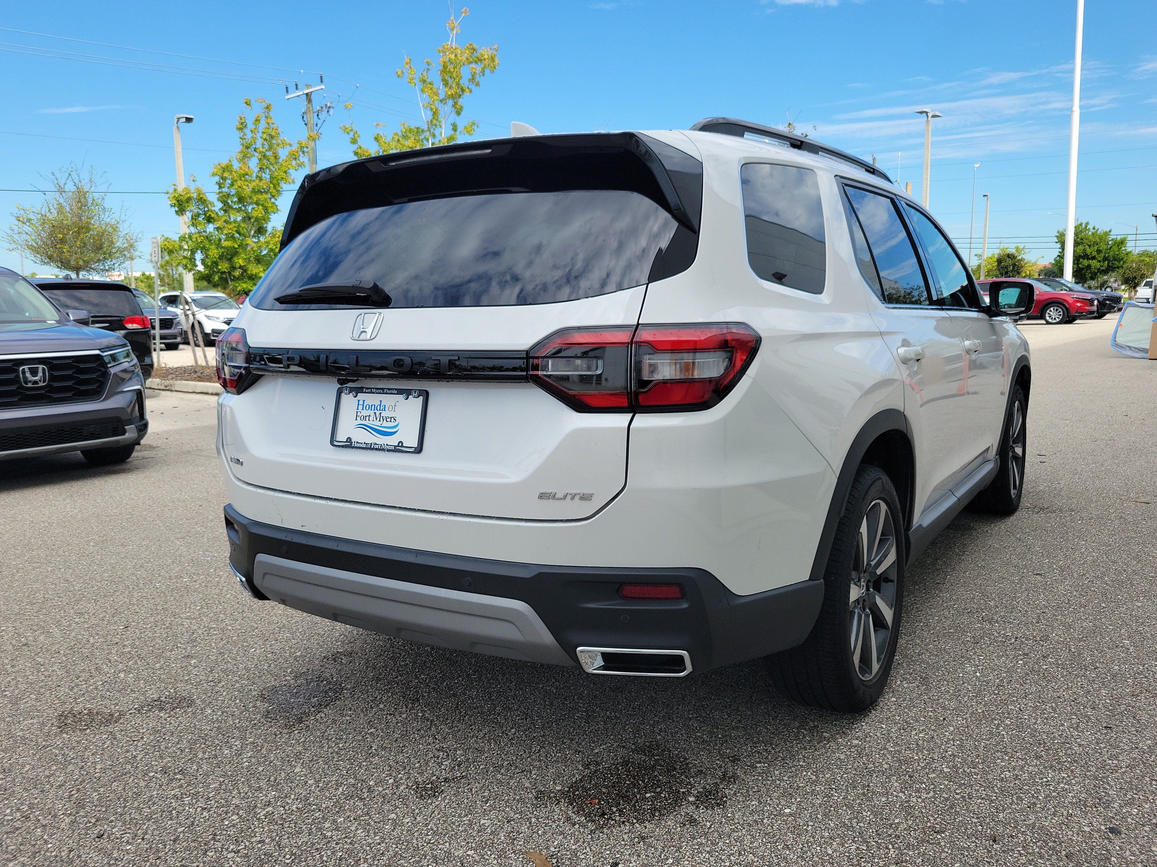 Used 2024 Honda Pilot Elite image 6