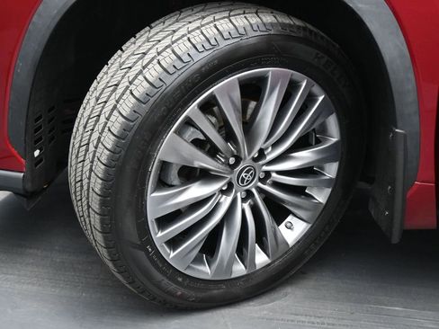 Used 2023 Toyota Highlander Platinum image 26