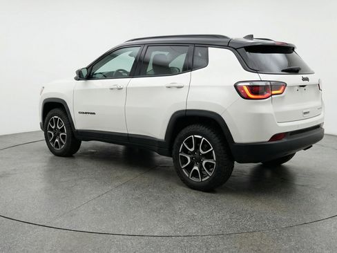 Used 2025 Jeep Compass Trailhawk AWD/4WD image 6