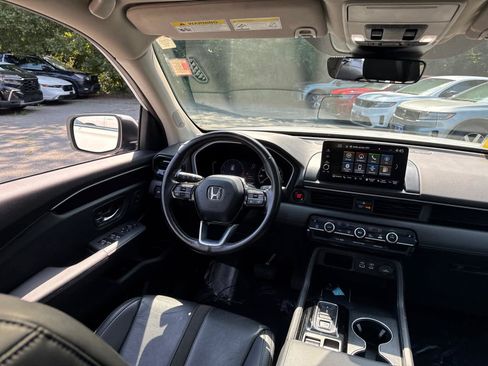 Used 2023 Honda Pilot Touring image 32