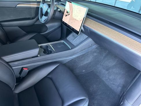Used 2023 Tesla Model Y Long Range AWD/4WD image 16