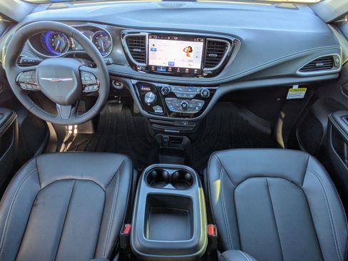 New 2026 Chrysler Pacifica Select w/ S Appearance Package image 17