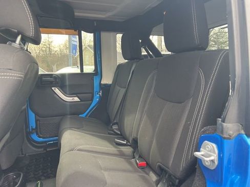 Used 2016 Jeep Wrangler Unlimited Rubicon w/ Connectivity Group image 15