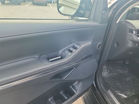 New 2026 Lincoln Navigator Premiere AWD/4WD image 12