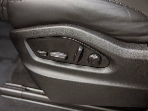 Certified 2025 Porsche Cayenne E-Hybrid AWD/4WD image 17