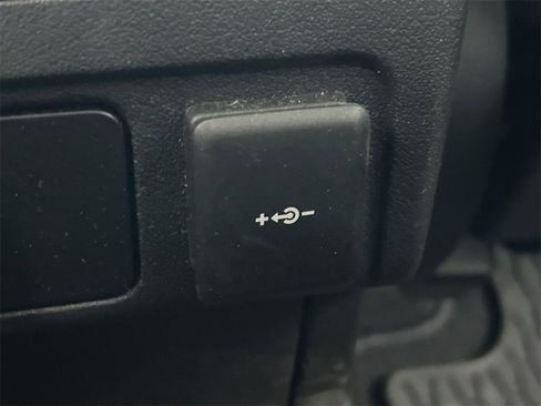 Used 2024 Jaguar F-PACE R-Dynamic S image 22