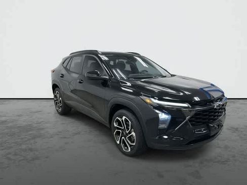 Used 2024 Chevrolet Trax RS w/ Sunroof Package FWD image 6