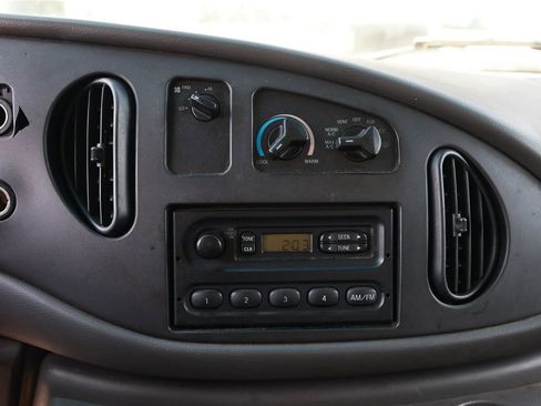 Used 2005 Ford E-350 and Econoline 350 Super Duty RWD image 27