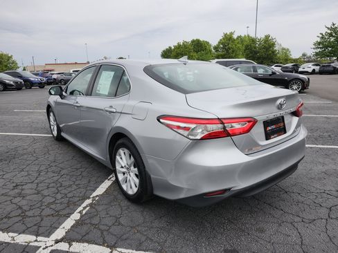 Used 2019 Toyota Camry LE w/ Convenience Package FWD image 13
