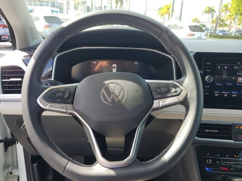 Used 2025 Volkswagen Taos SE image 27