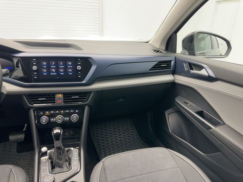 Used 2024 Volkswagen Taos SE image 26