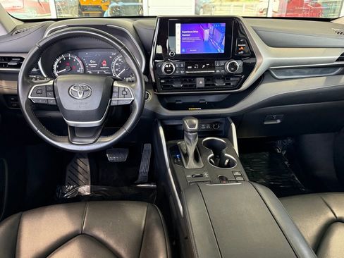 Used 2023 Toyota Highlander XLE image 34