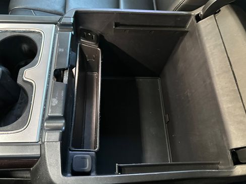 Used 2018 GMC Sierra 1500 SLT w/ SLT Premium Package image 32