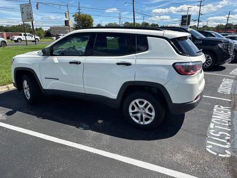 Used 2018 Jeep Compass Sport AWD/4WD image 4
