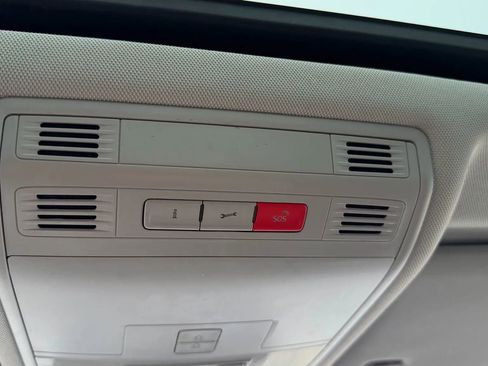 Used 2018 Volkswagen Tiguan SE w/ Panoramic Sunroof Package image 44