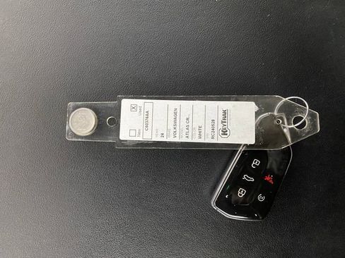 Used 2024 Volkswagen Atlas Cross Sport SE image 31