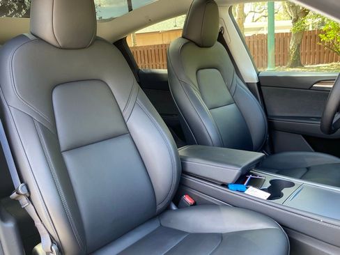 Used 2025 Tesla Model Y Long Range image 36