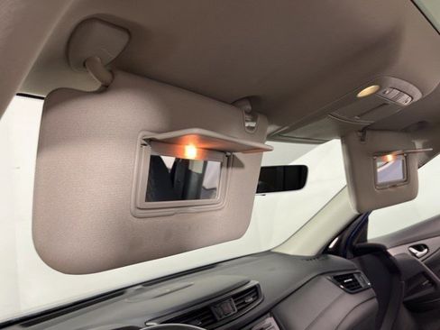 Used 2018 Nissan Rogue SV w/ Sun & Sound Touring Package image 32