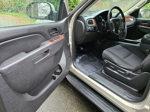 Used 2014 GMC Yukon SLE image 18