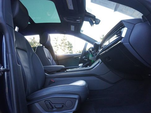 Used 2024 Audi Q8 Premium image 33