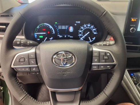 New 2026 Toyota Sienna XLE image 21