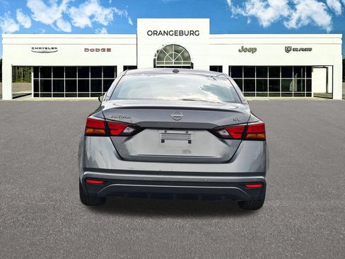 Used 2024 Nissan Altima 2.5 SV FWD image 7