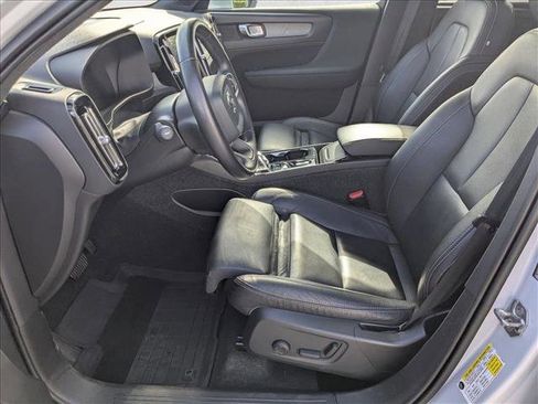 Used 2020 Volvo XC40 T5 Inscription image 17