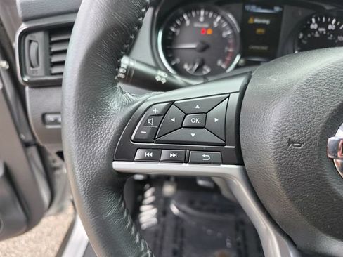 Used 2017 Nissan Rogue SV AWD/4WD image 27