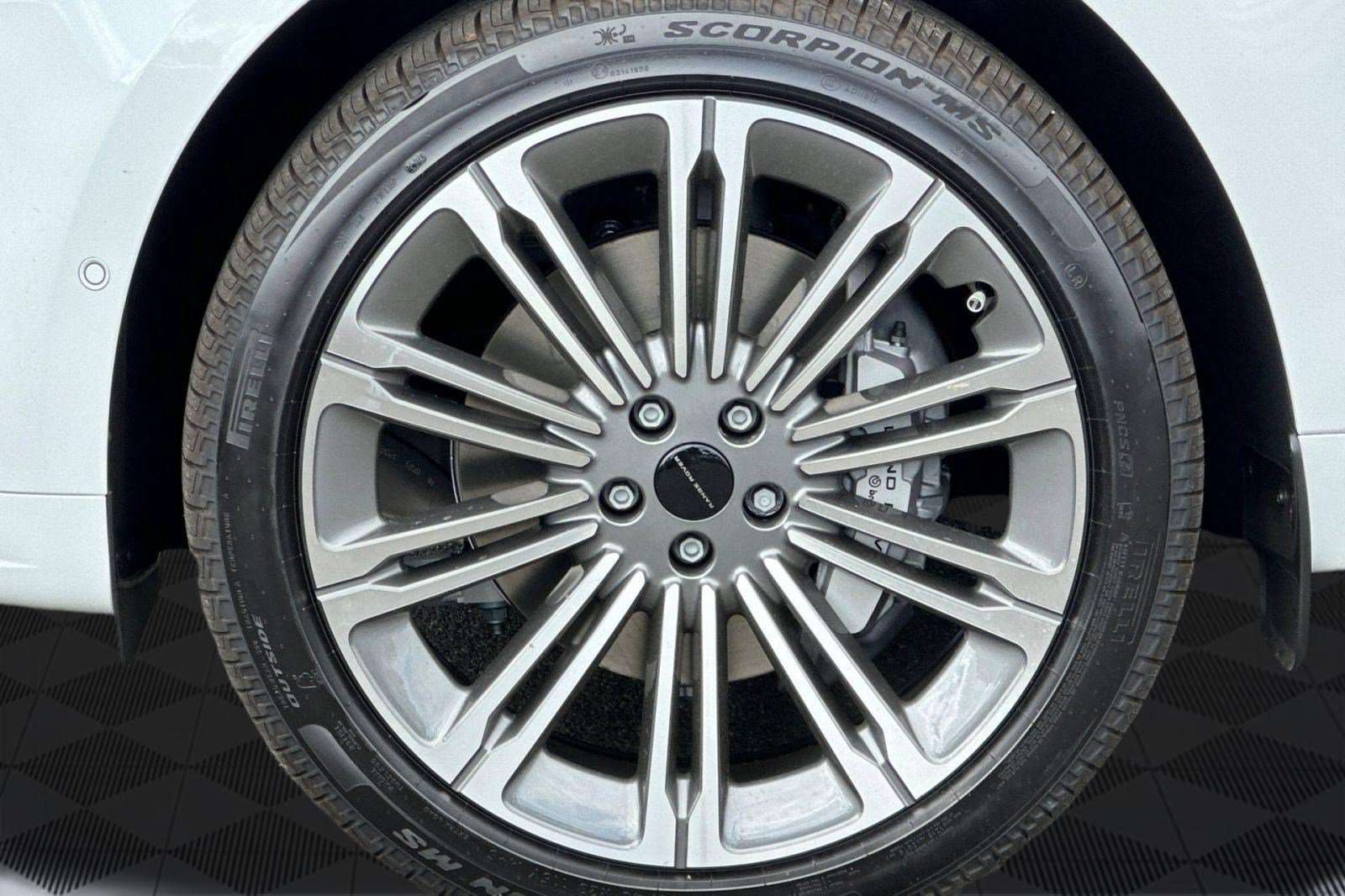 New 2026 Land Rover Range Rover Sport Dynamic SE AWD/4WD image 13