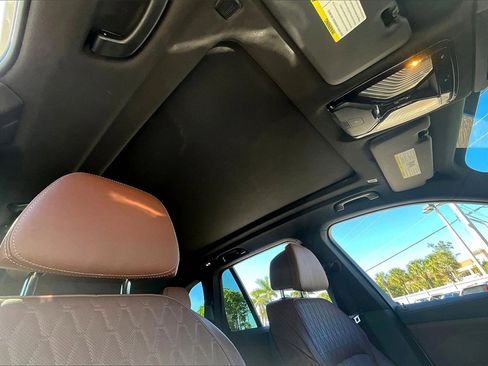 Used 2025 BMW X5 xDrive50e image 21