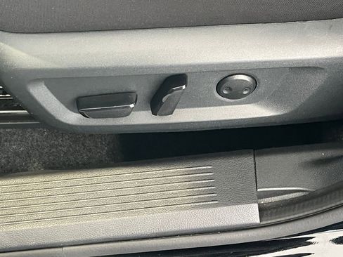 Used 2025 Nissan Rogue SV image 23