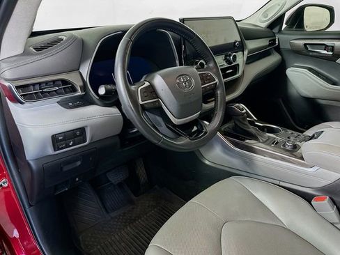 Used 2023 Toyota Highlander Limited image 10