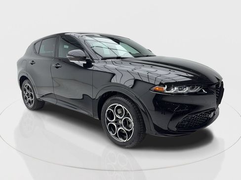 New 2025 Alfa Romeo Tonale w/ Premium Package AWD/4WD image 2