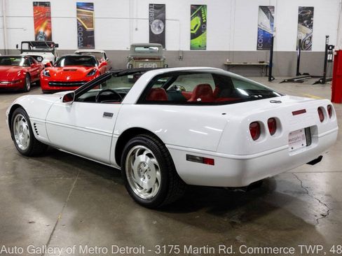 Used 1996 Chevrolet Corvette Coupe RWD image 5