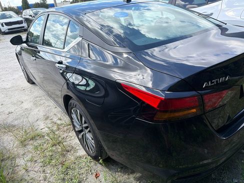 Used 2025 Nissan Altima 2.5 SV FWD image 7