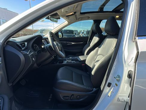 New 2025 INFINITI QX50 Luxe image 8