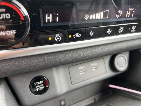 Used 2024 Nissan Rogue SL image 31