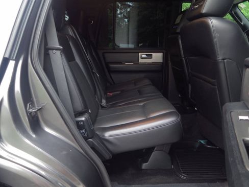 Used 2016 Ford Expedition XLT w/ Equipment Group 202A AWD/4WD image 16