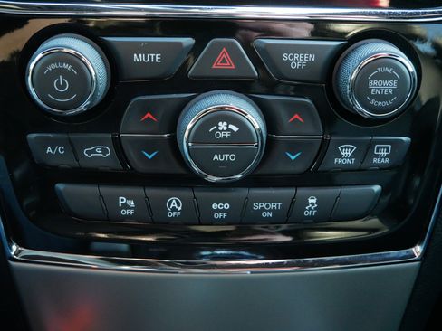 Used 2021 Jeep Grand Cherokee Limited image 23