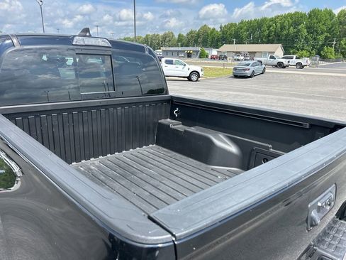 Used 2022 Toyota Tacoma SR5 w/ Technology Package RWD image 34