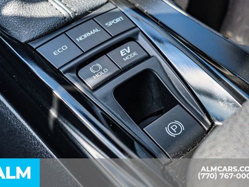 Used 2025 Toyota Camry SE image 44