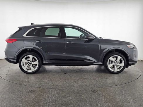 Used 2025 Audi Q5 Premium Plus w/ Premium Plus AWD/4WD image 6