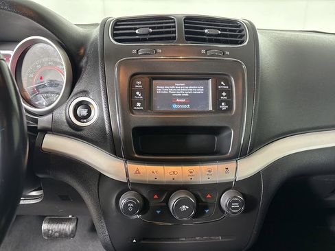 Used 2020 Dodge Journey SE w/ SE Popular Equipment Group image 14