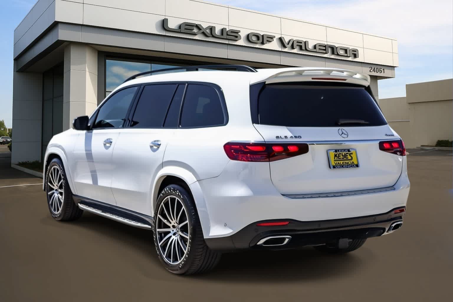 Used 2024 Mercedes-Benz GLS 450 4MATIC image 2
