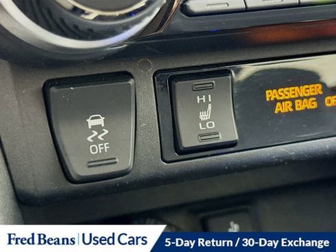 Used 2022 Toyota RAV4 XLE Premium image 19