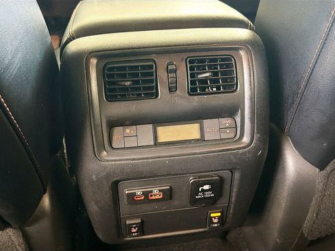Used 2020 Nissan Pathfinder SL AWD/4WD image 27